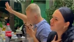 Відома блогерка з Луцька заспівала «Сонце низенько» в закладі (відео)