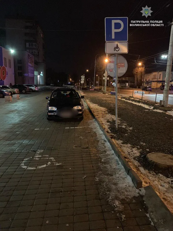 Зіткнувся зі сміттєвим баком: у Луцьку поліцейські «оформили» п’яних водіїв