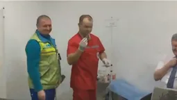 Порошенко прийшов здавати аналізи в медпункті "Олімпійського" (відео)