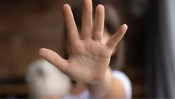 Ванна раз у тиждень та іграшки під замком: шокуючі деталі перевірки спецшколи на Тернопільщині (відео)