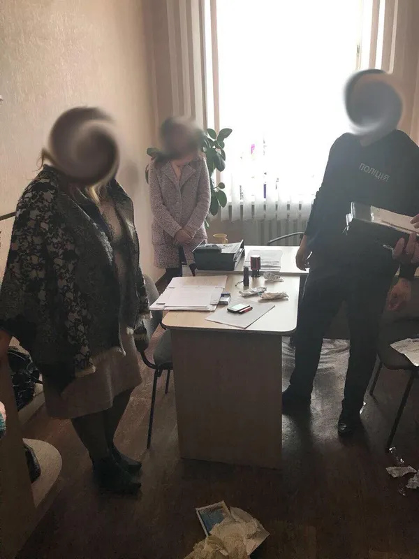 Начальника відділу однієї з волинських тергромад взяли на хабарі (фото)