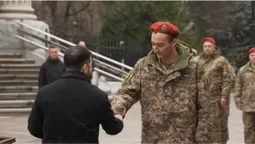 За мужність та відвагу: Зеленський нагородив воїна з Волині (фото)
