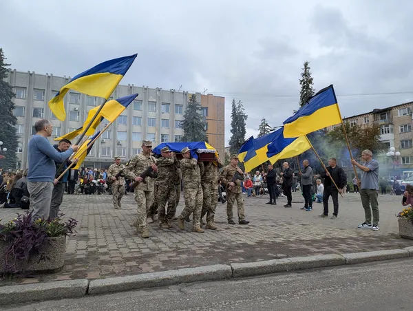 Батько чотирьох доньок: у Ковелі попрощалися із офіцером Олександром Дригулею (фото)