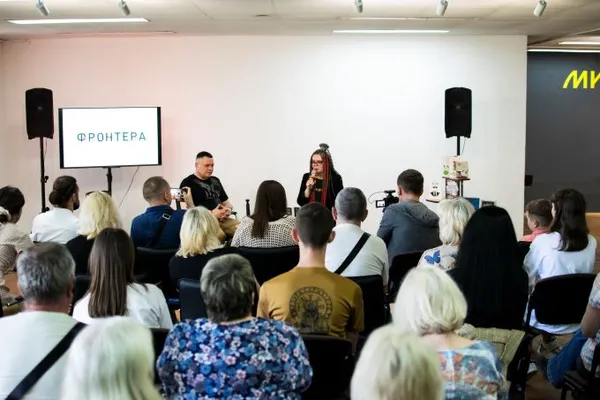 Мистецтво, зміни та міста: у Луцьку військовослужбовець Анатолій Дністровий презентував трилогію (фото)