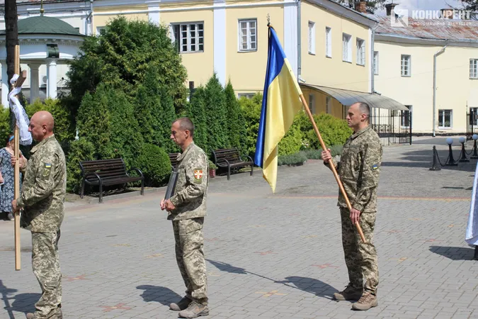 Луцьк попрощався з воїном Олександром Шевляковим, який загинув на Донеччині (фото, відео)