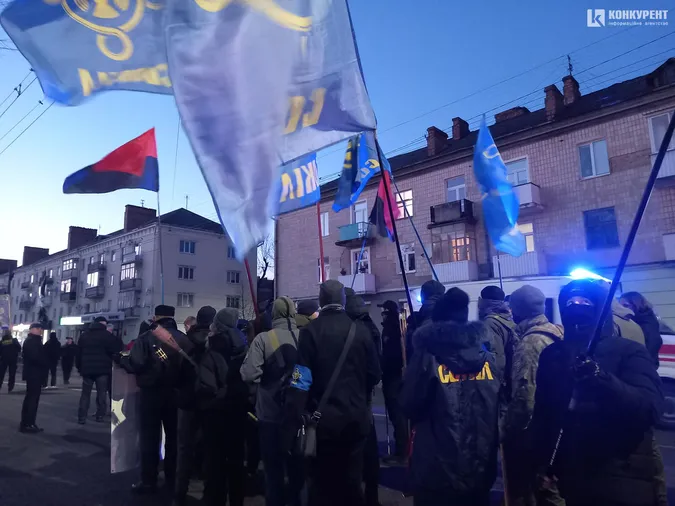 З волинкою та барабанами: у Луцьку пройшов «Марш правих традицій» (фото, відео)