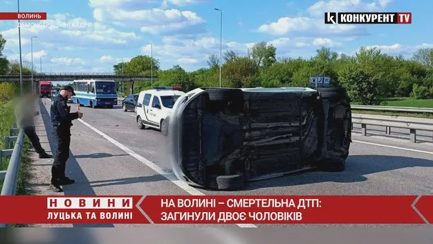 Перекинулось авто: на Волині у ДТП загинули двоє людей (відео)