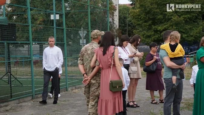 Як відзначили перший дзвоник у Луцькому ліцеї №9 (фото)