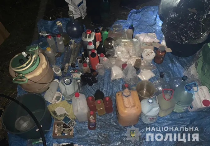 Молодий лучанин зберігав на дачі 10 кг конопель і 700 г психотропу (фото, відео)