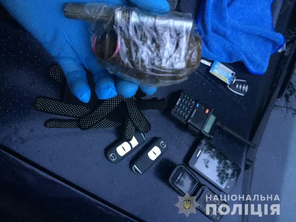 На Волині затримали банду викрадачів елітних автомобілів (фото, відео)