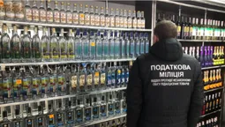 Волинська податкова міліція накрила склад-магазин контрафактного алкоголю (фото)