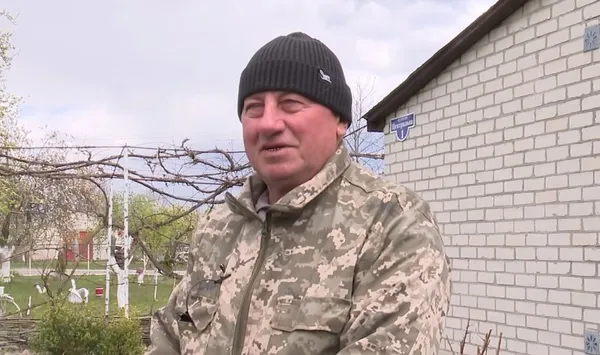 Власник унікального подвір'я в Замшанах