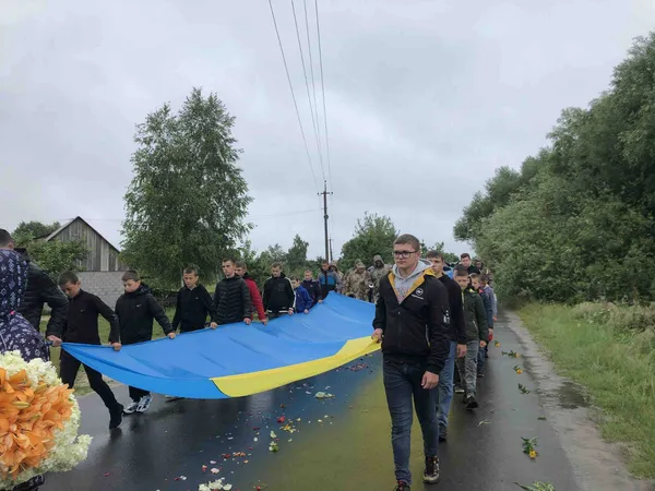 На Волині провели в останню дорогу полеглого воїна Віктора Копетюка (фото)
