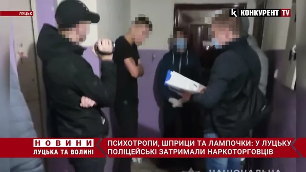 Амфетамін, метадон: у Луцьку обшукали помешкання наркоторговців (фото, відео)