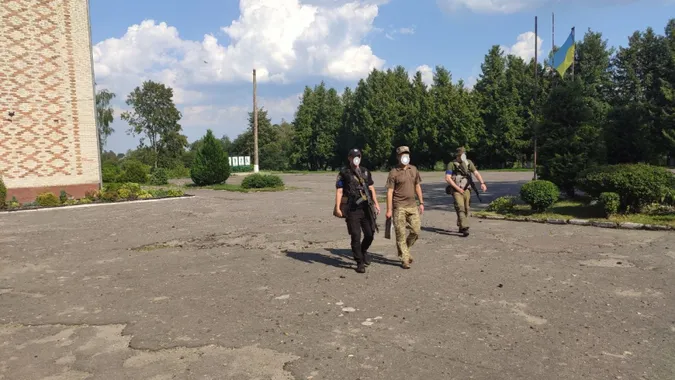 У Ратному вручали повістки тим, хто вживав алкоголь (фото, відео)