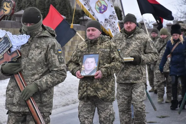 На Волині провели в останню дорогу полеглого воїна Віктора Радченка (фото)