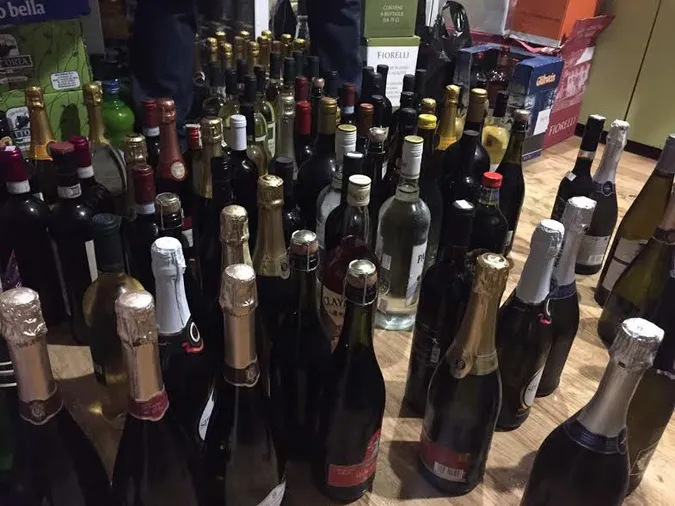На «Північному ринку» в Луцьку продавали підроблений алкоголь