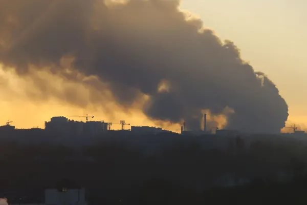 У повітрі – хлор: після атаки росіян в містах фіксують небезпечні речовини