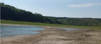 Через обміління Дністра з-під води показалася стара насипна дорога до затопленої Бакоти (фото)