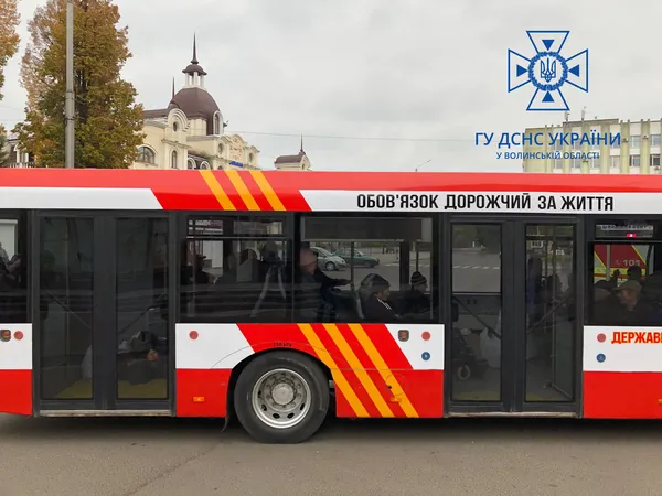 У Луцьку зустріли громадян, евакуйованих з геріатричного пансіонату на Харківщині (фото)