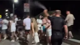 На Світязі поліція забризкала натовп з балончика: що там коїться (відео)