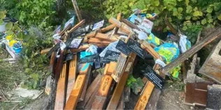 У Ківерцях підняли шум через знайдені біля лісу хрести з портретами загиблих воїнів: мер пояснив ситуацію
