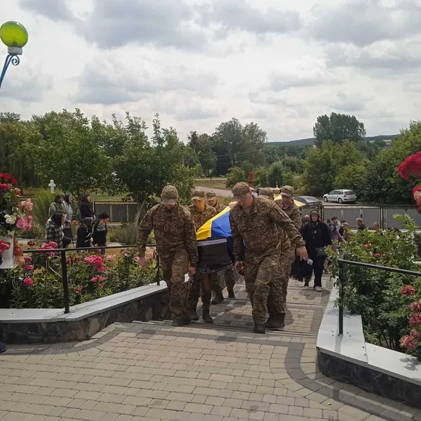 Рік вважався зниклим: на Волині попрощалися з воїном Віталієм Томашевським (фото)