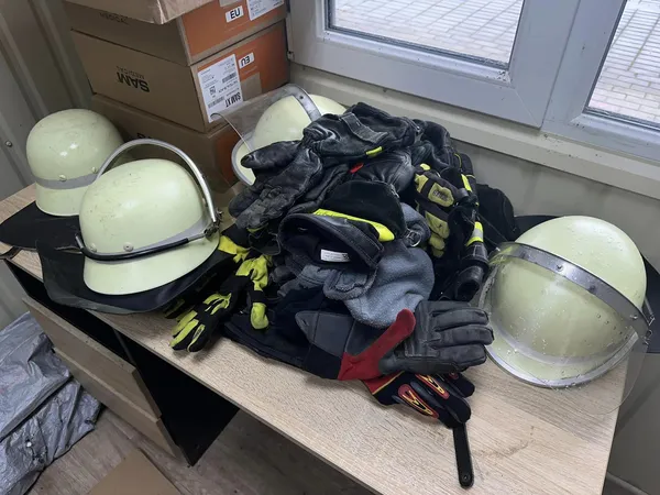 Спецодяг для рятувальників та турнікети: німецькі благодійники привезли допомогу до Луцька