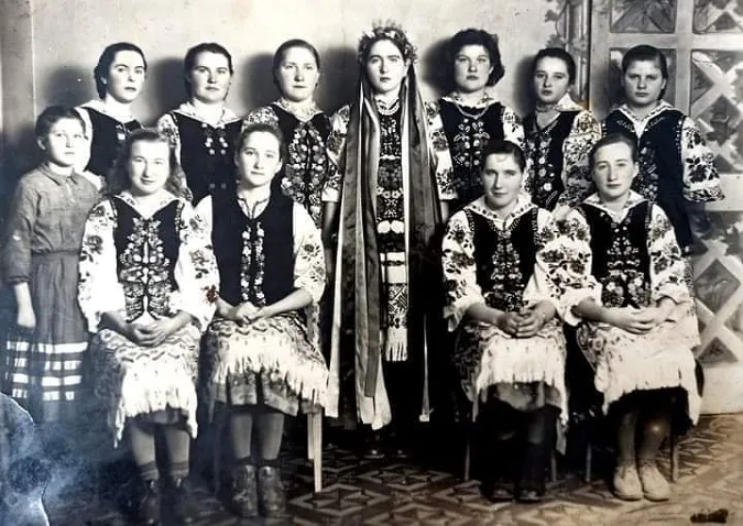 Як на Волині вбирались дружки та наречена у 1960-х роках (фото)
