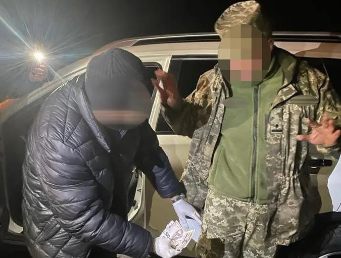 На Волині на хабарі затримали армійського офіцера (фото, відео)