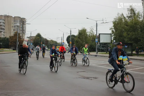 Велопробіг, вишиванки, ЗСУ❤️: як Луцьк відзначає особливий День міста (фото, відео)
