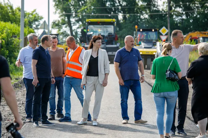 Завершити мають до кінця літа: в громаді на Волині розпочали капремонт дороги (фото)
