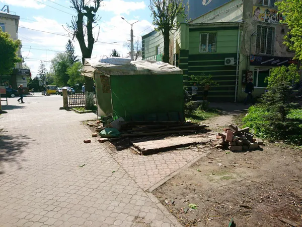 З квіткового ринку в центрі Луцька пішли майже всі (фотофакт)