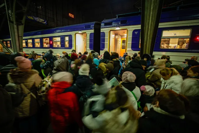 Через війну і масове переселення ризик заразитися коронавірусом зріс – головний медик Волині