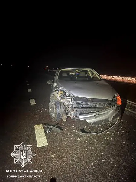 Виїхав на зустрічну смугу: на Волині Peugeot «влетів» у ЗАЗ (фото)
