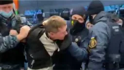 У ПортСіті пов'язали неадекватного чоловіка у Комфі (відео)