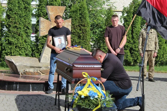 Врятував побратима ціною власного життя: на Волині попрощалися з воїном Андрієм Лавренчуком (фото)