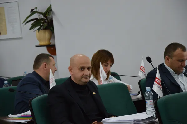 Суворі сесійні будні луцьких депутатів (фоторепортаж)