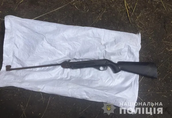 Під час обшуків у волинян знайшли гвинтівку та амфетамін (фото)