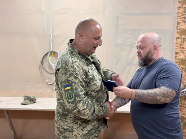 Бійців волинської «Сталевої Сотки» нагородили відзнаками «Захиснику Луганщини» (фото)