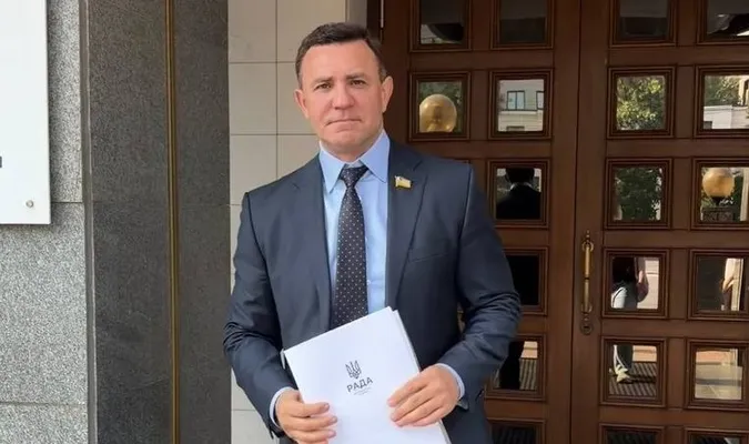Нардепа Тищенка відправили під варту з можливістю застави 10 млн грн та начепили електронний браслет