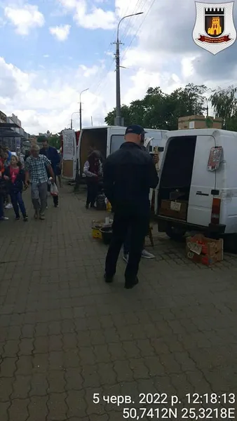 У Луцьку штрафуватимуть за торгівлю з автомобілів, а товар віддаватимуть ЗСУ (відео)