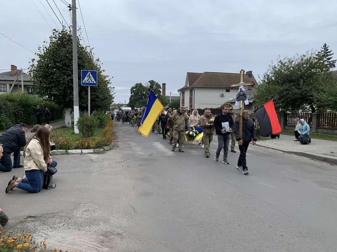 У Луцькому районі провели в останню дорогу Героя Андрія Степанова (фото)