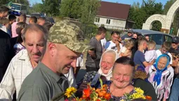 Зібралися всім селом: на Камінь-Каширщині з полону зустріли Віталія Березнюка (фото)