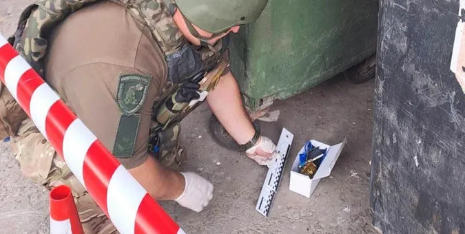 У Рівному хтось викинув гранату на смітник (фото)