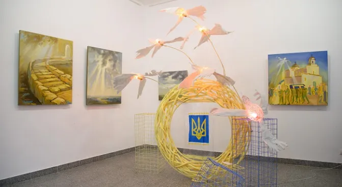 У Луцьку відкрилася виставка «Крила» Віри Конської та Людмили Салинської (фото)