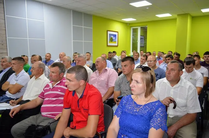 Фермери зацікавлено слухали доповідача