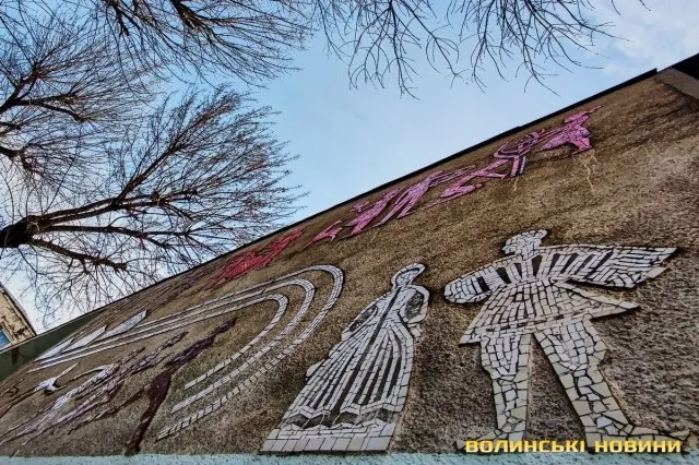 Прогулюючись Луцьком: показали найцікавіші мозаїки міста (фото)