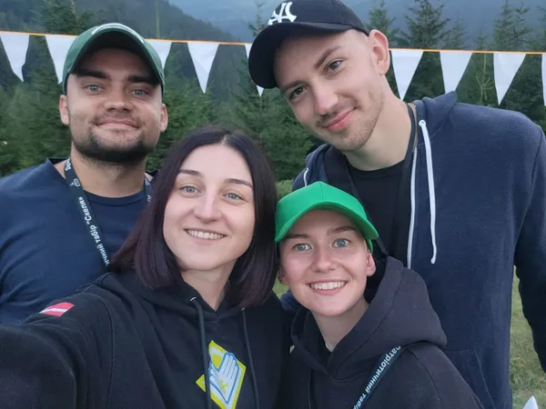 Стрільби, ватра і молитви: як діти волинських військових, копів та пожежників таборували у Карпатах (фото)