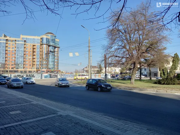 На кільці біля «Променя» у Луцьку – аварія: рух ускладнений (фото)
